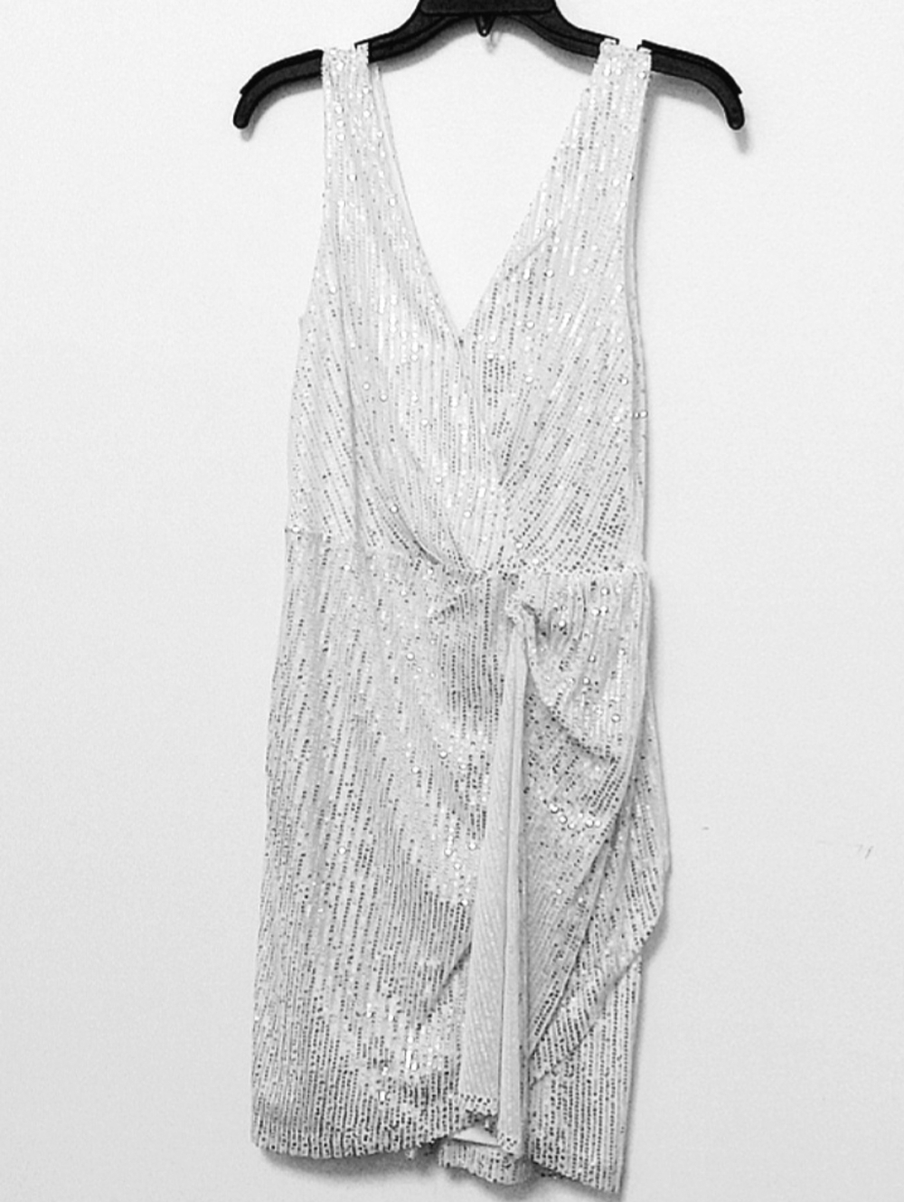 Laundry By Shelli Segal         White and Silver Sequin V-Neck Mini Dress